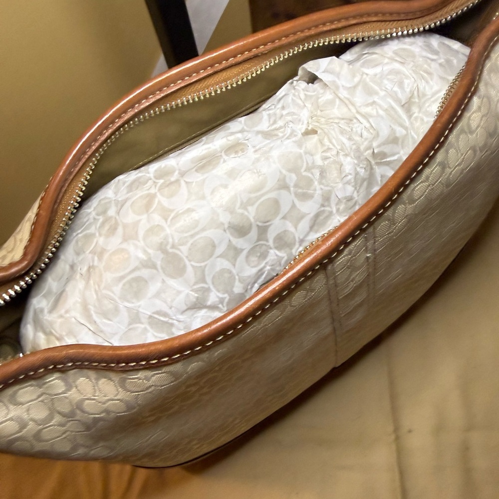 Coach Micro C Handbag and Wristlet - Picture 7 of 12